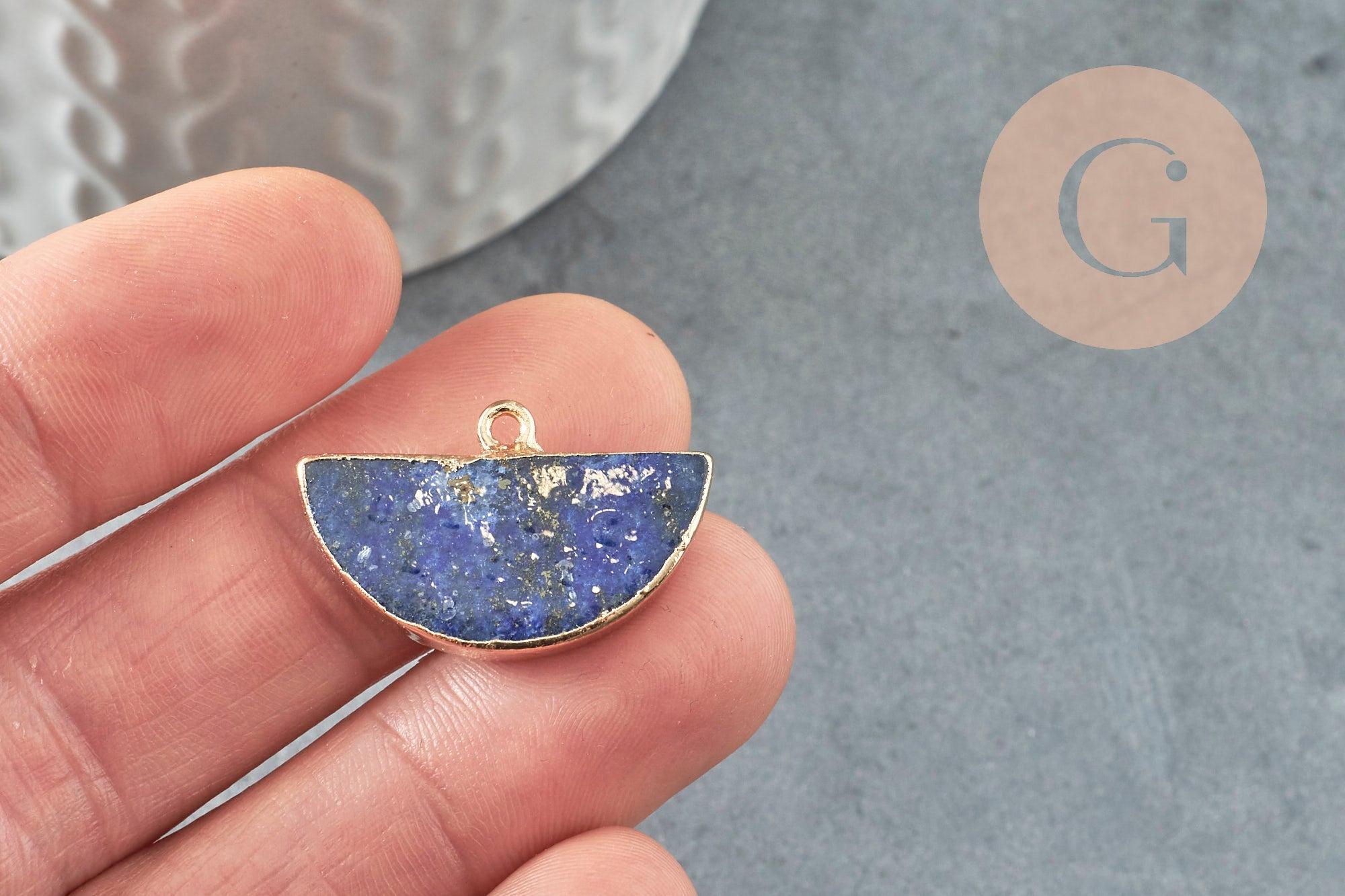 Pendentif demi-lune lapis lazuli naturel fer doré 27mm, x1 (G3941)