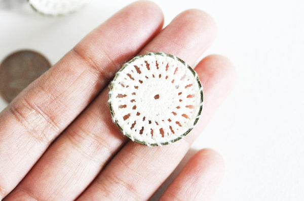 Pendentif dentelle crochet, bijou dentelle bohème, pendentif laiton doré,fleur dentelle dorée,creation bijoux,x 5,30mm-G2301