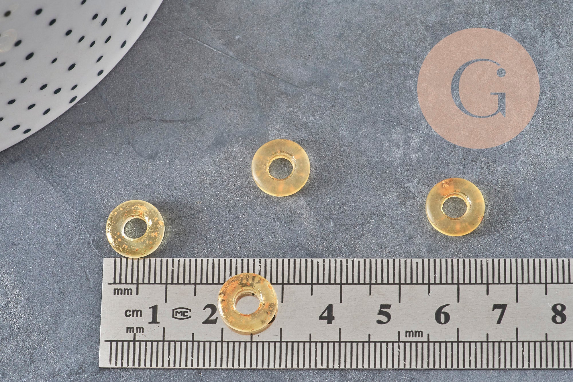 Yellow glass and gold leaf donut pendant, a round glass pendant for your jewelry creations, 15x3mm, x 10 (3.5g) G3505