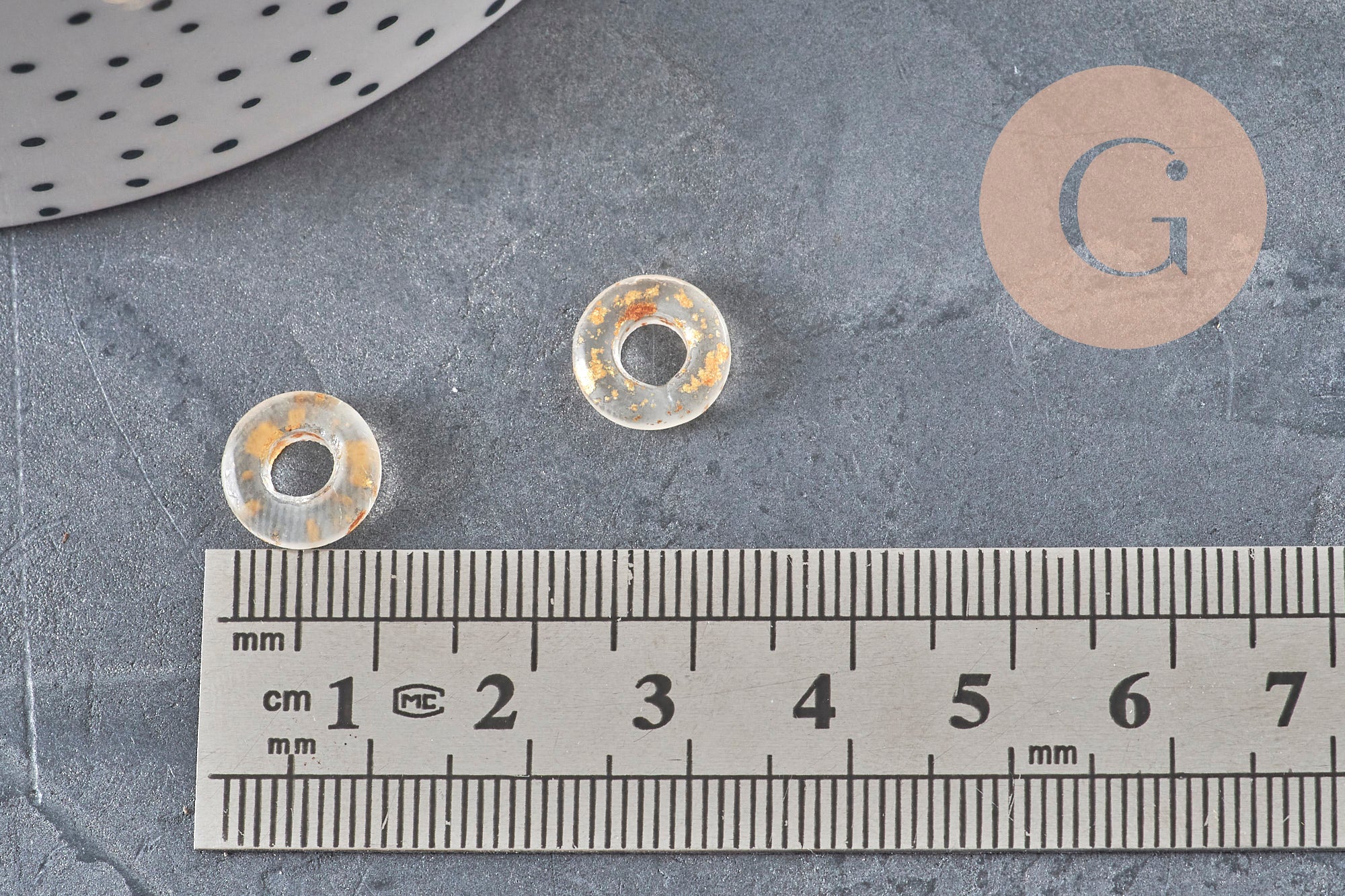Colgante donut de cristal transparente y lámina de oro, un colgante redondo de cristal para tus creaciones de joyas, 15x3mm, x 10 (G3299)