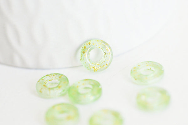 Pendentif donut verre vert et feuille d'or, un pendentif rond verre pour vos créations de bijoux,15x3mm, x 10,G3300