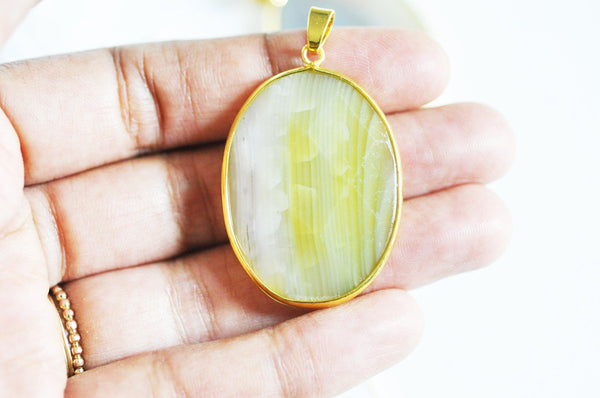 Pendentif doré agate colorée naturelle35-56mm, x1 G1591