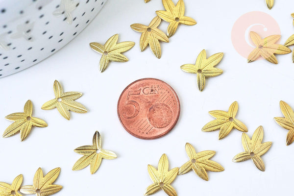 Pendentif estampe filigrane feuille érable laiton doré 14.5x11mm, Pendentif très fin et léger pour création de bijoux, x10 (G5978)