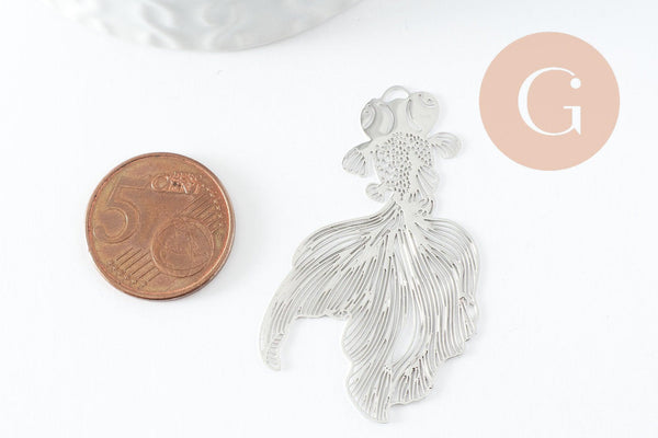 Pendentif estampe filigrane poisson japonais laiton argenté 48mm, x2 (G3693)