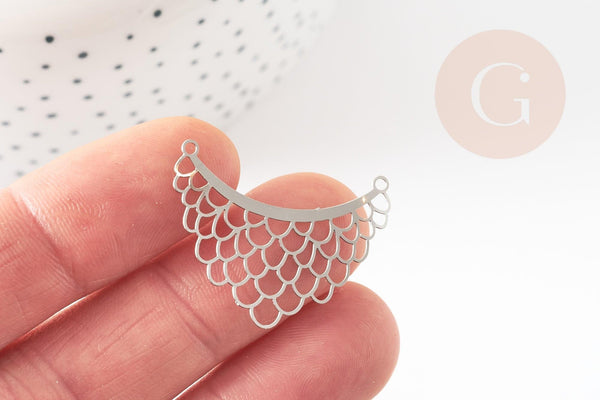 Pendentif estampe filigrane pyramide plastron acier inoxydable 201 platine 22x30mm, Pendentif fin et léger argenté, x2 (G4112)