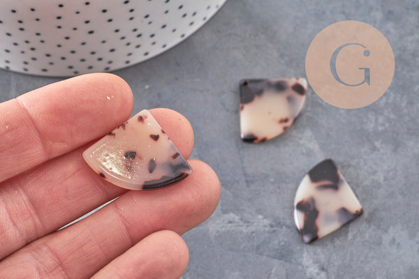 Pendentif éventail beige acétate, perle acétate,connecteur plastique, 21.5mm x5 (G0063)