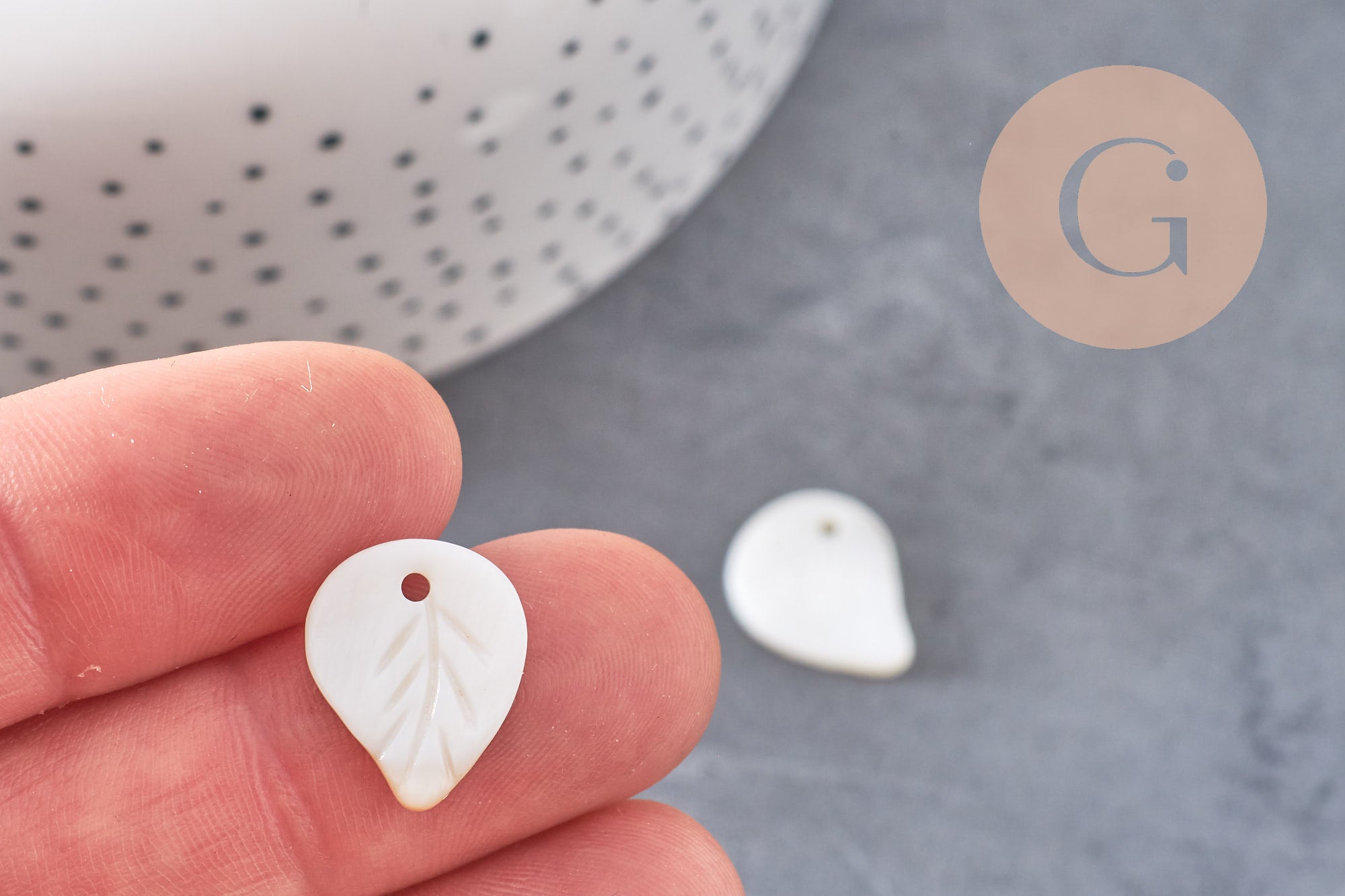 Pendentif feuille nacre blanche naturelle 17mm, x5 (G0909)