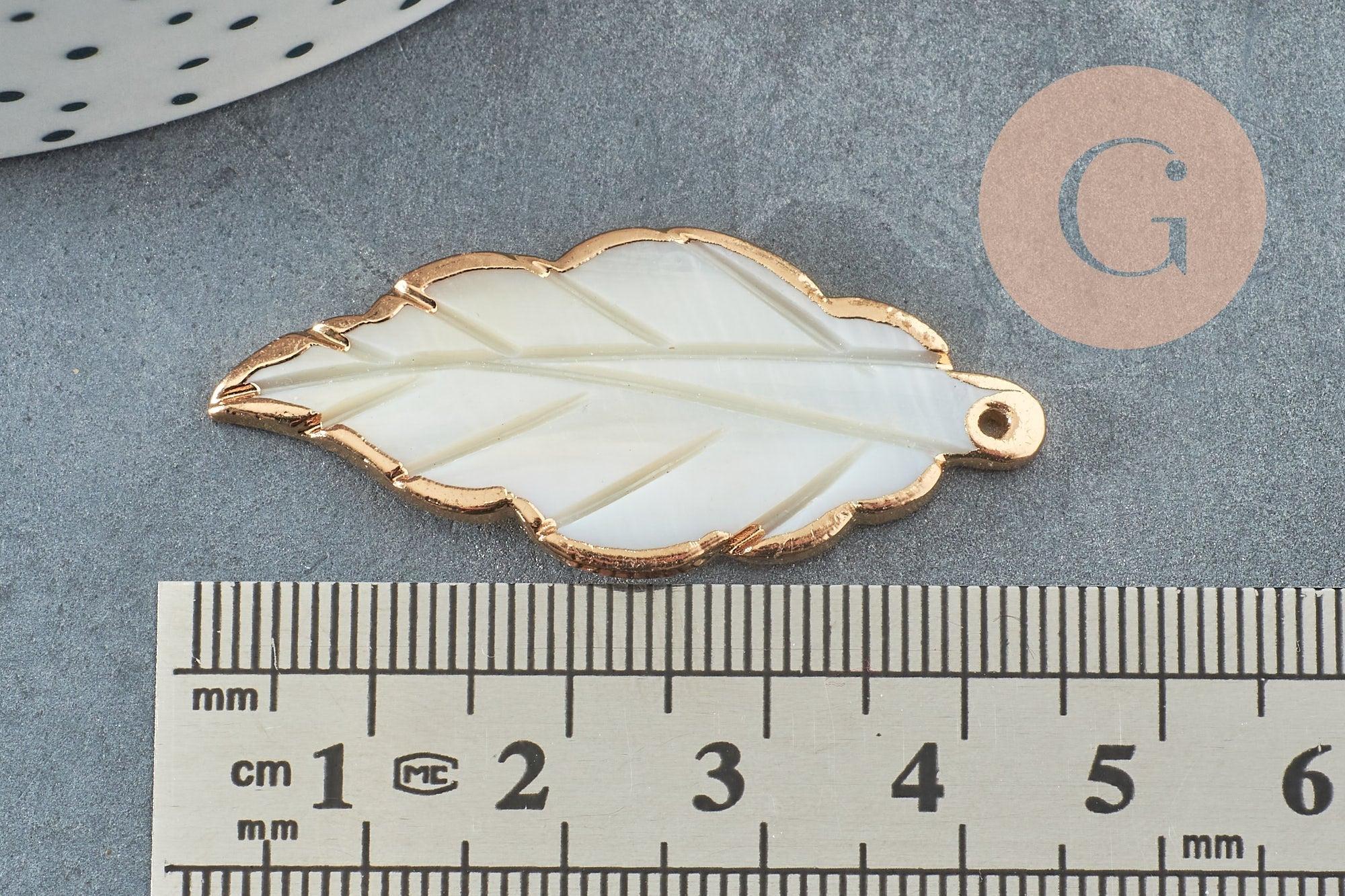 Pendentif feuille nacre naturelle support doré 34-45mm, x1 (G3116)