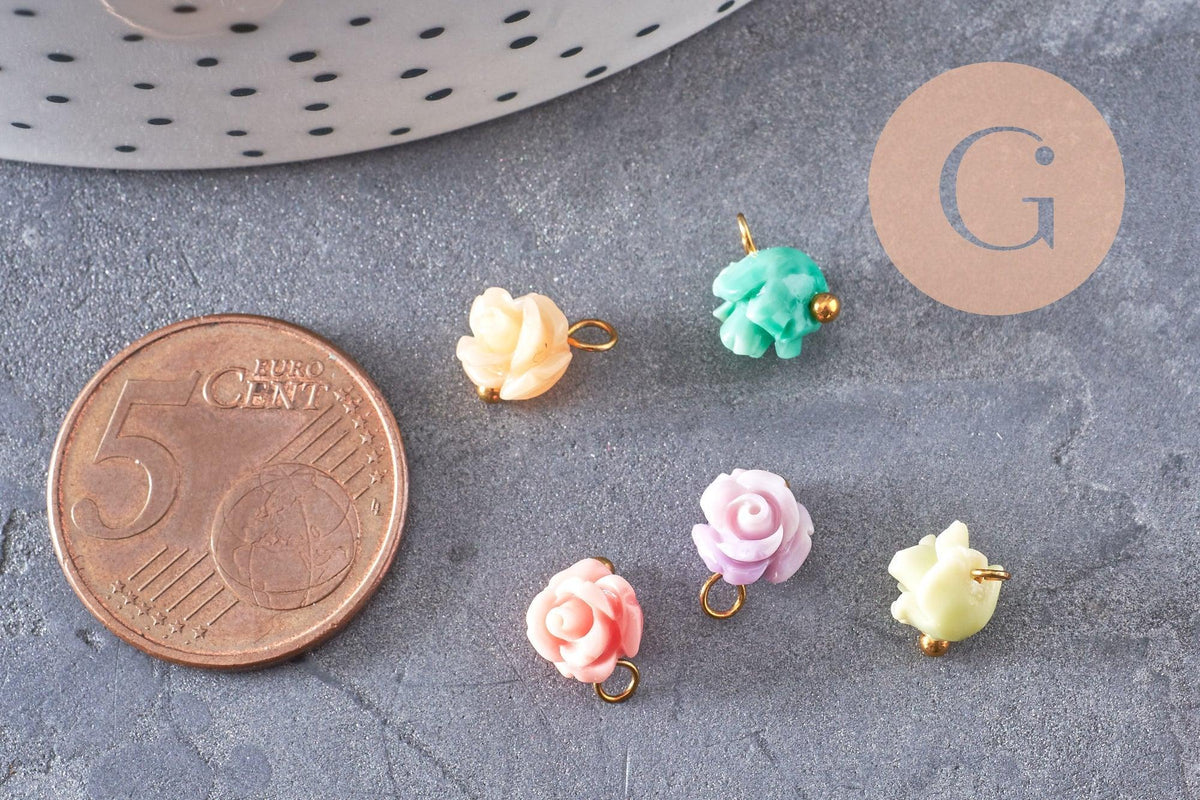 Pendentif fleur de rose résine multicolore support laiton doré 9x7mm, x10 (G4571)