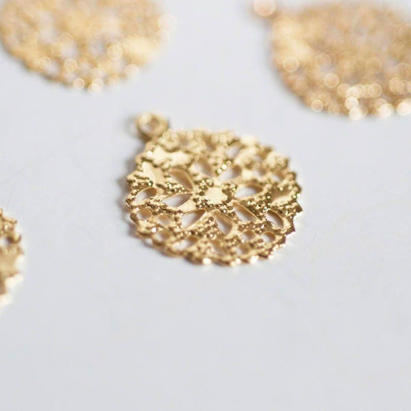 Pendentif fleur filigrane laiton doré 15mm, pendentif dentelle pour creation bijoux x50 G1291
