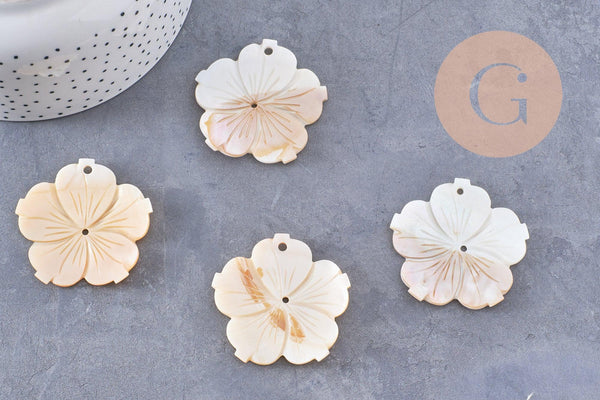 Pendentif fleur nacre blanche naturelle 48mm, x2 (G10227)