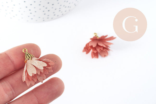 Pendentif fleur soie rose corail zamac doré 29-36mm, création bijou fleur en tissu, x2 (G8990)