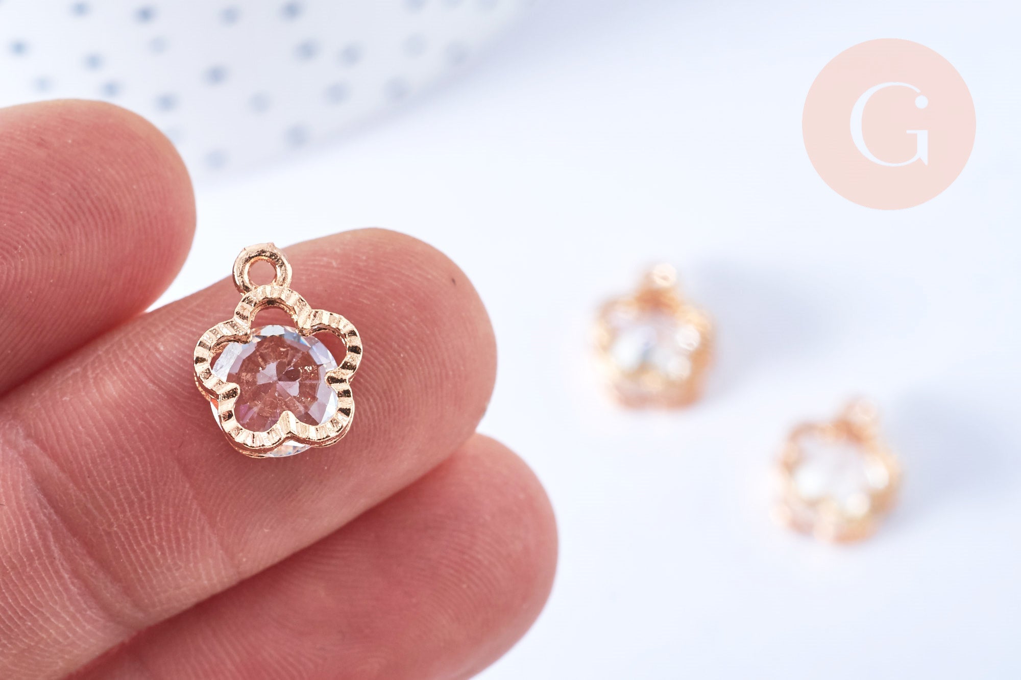 Pendentif fleur zamac doré zircon blanc 12mm,pendentif doré pour création de bijoux, x4 G7097