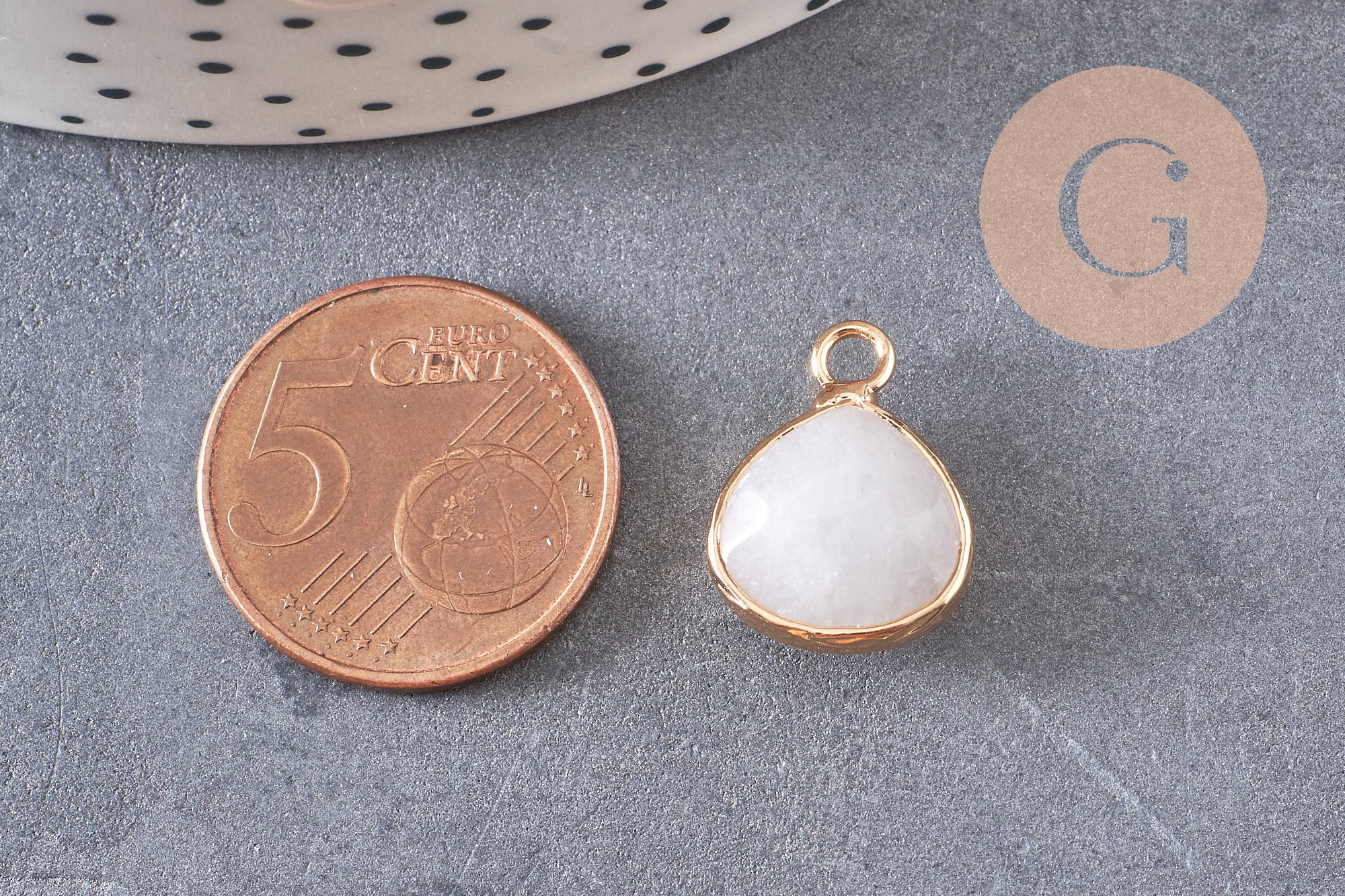 Pendentif goutte jadenaturel teinté blanc laiton doré 18mm, pendentif bijoux pierre naturelle x1 G0789