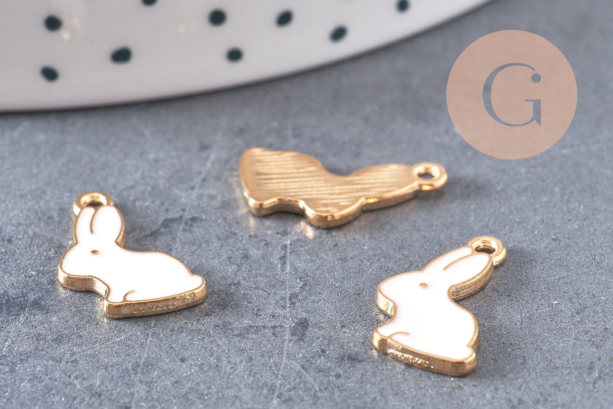 Pendentif lapin zamac doré émail blanc 17mm,pendentif doré pour création de bijoux,x 5 (G6101)