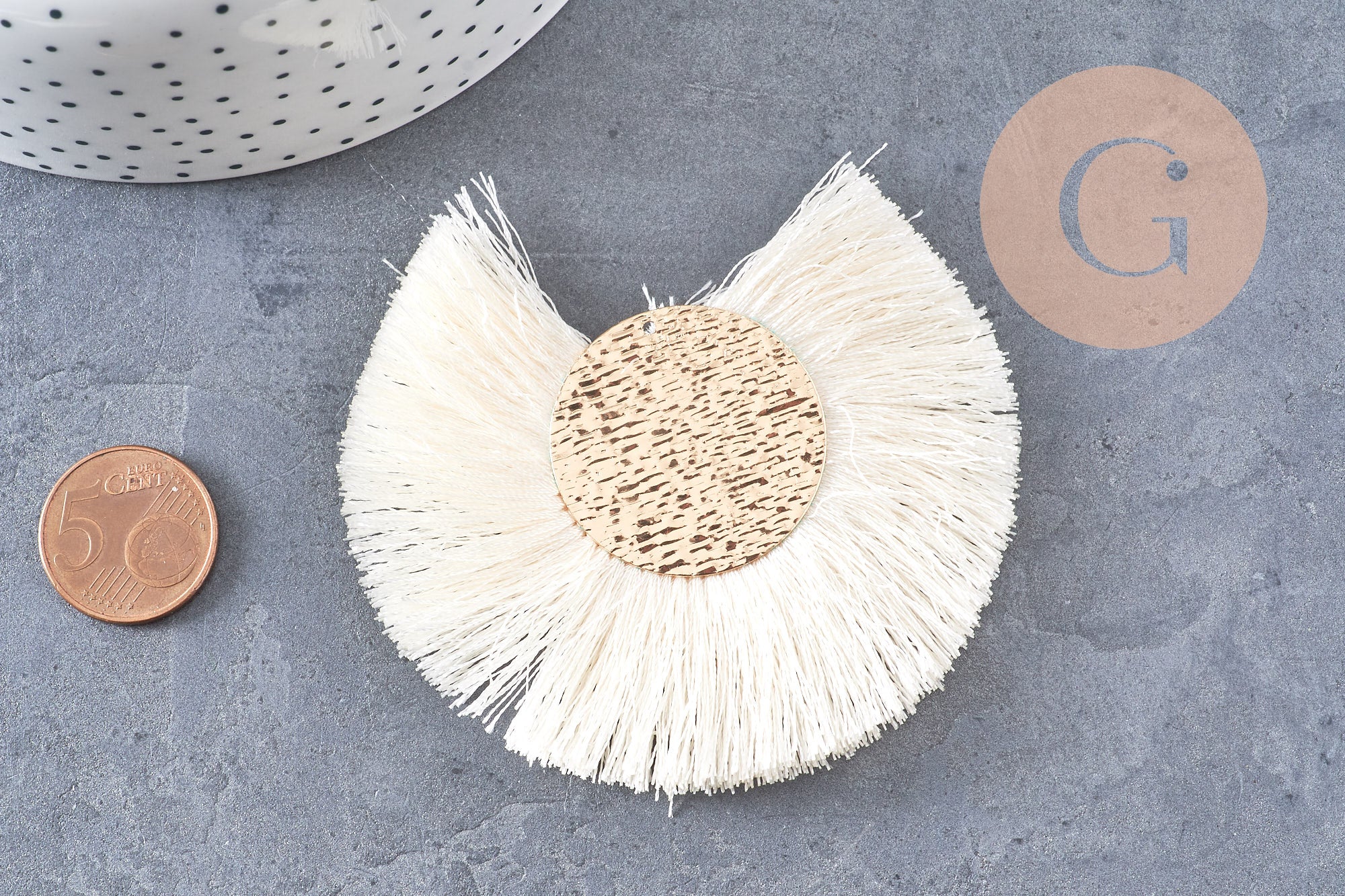 Pendentif large pompon fil blanc écru or support doré,création boucles oreille, pendentif fil or, 70-80mm, x 2 (G4531)