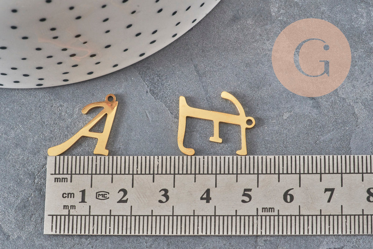 Pendentif lettre initiale acier inoxydable doré IP 20.5mm, x1 (G11375)