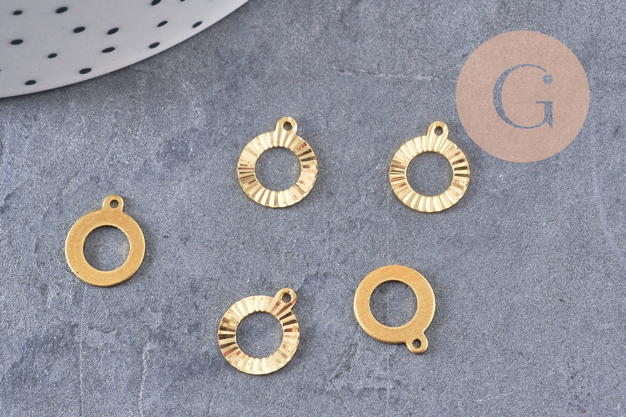 Pendentif médaille cerle texturée laiton brut, apprêt doré, sans nickel,médaille dorée, médaille ronde,10mm, x5 (G2826)