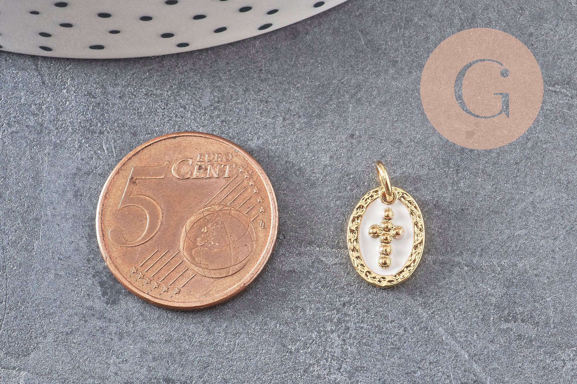 Pendentif médaille ovale croix laiton doré 12mm, x1 (G2949)