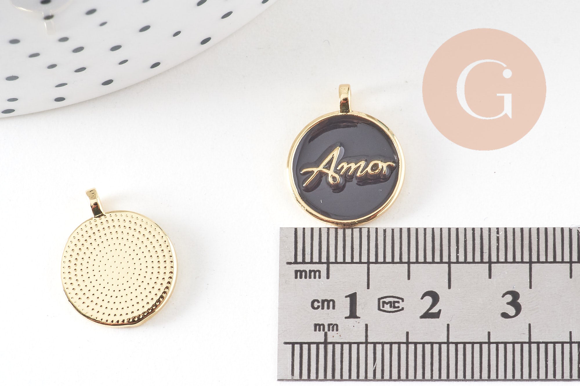 Pendentif médaille rond AMOR émail noir ou blanc laiton doré 20.5mm, x1 (G10823)