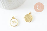 Pendentif médaille rond arc-en-ciel émail blanc laiton doré 18mm, x1 (G9733)