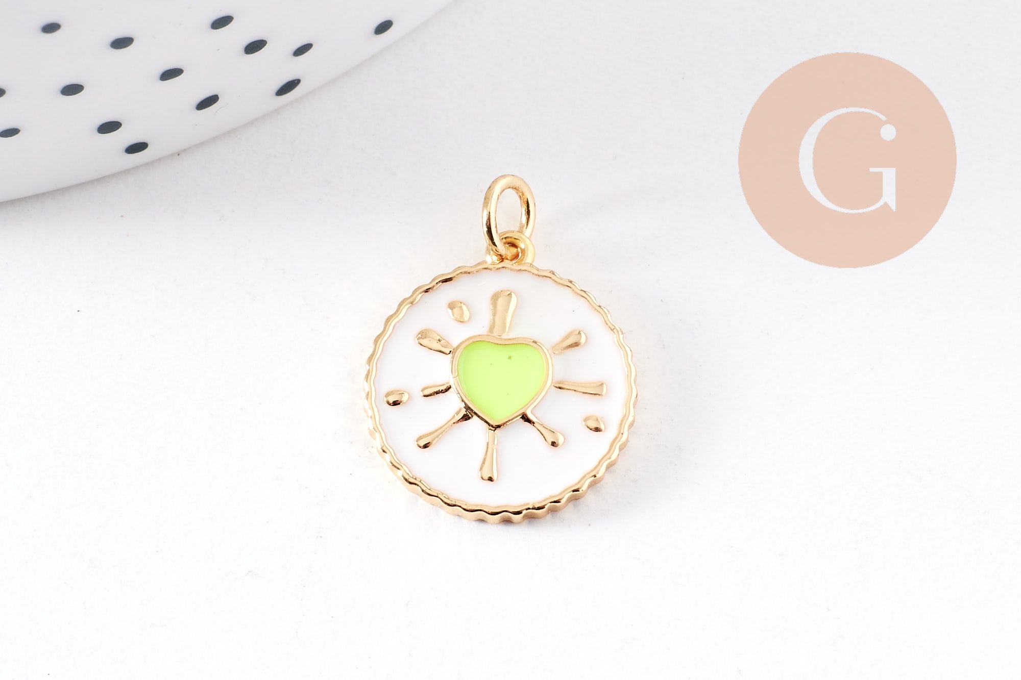 Pendentif médaille rond coeur émail rose laiton doré 18K 18mm , pendentif laiton coeur,sans nickel, x1 (G8420)