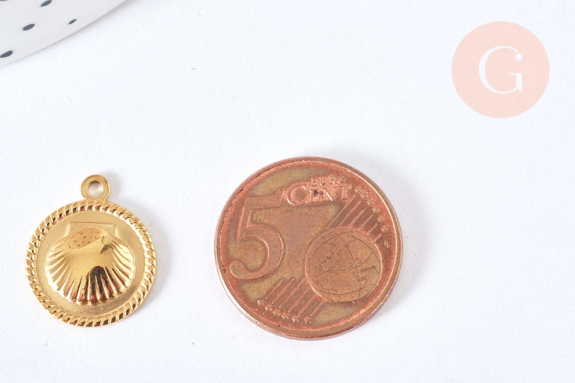 Pendentif médaille ronde Coquillage acier 316 doré inoxydable IP 18mm, x1 (G7126)
