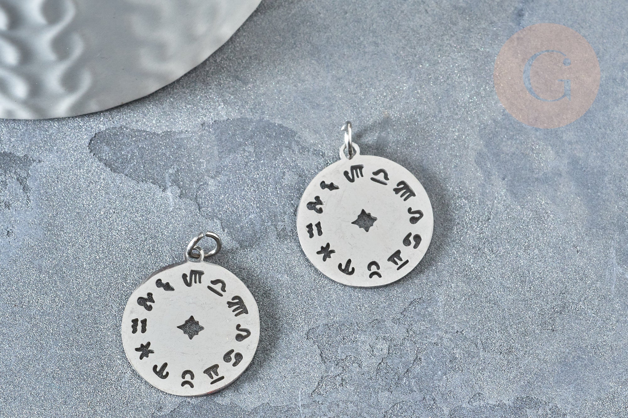 Pendentif médaille ronde astrologie argenté acier inoxydable 22mm,signe astrologique, , x1 G7602