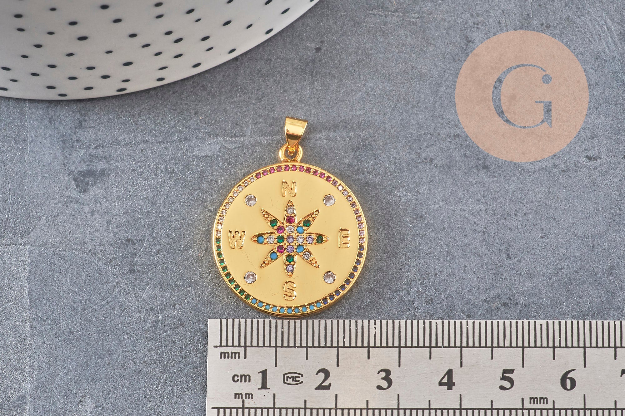 Pendentif médaille ronde boussole étoile laiton doré 18K zircons 25.5mm, x1 (G3554)