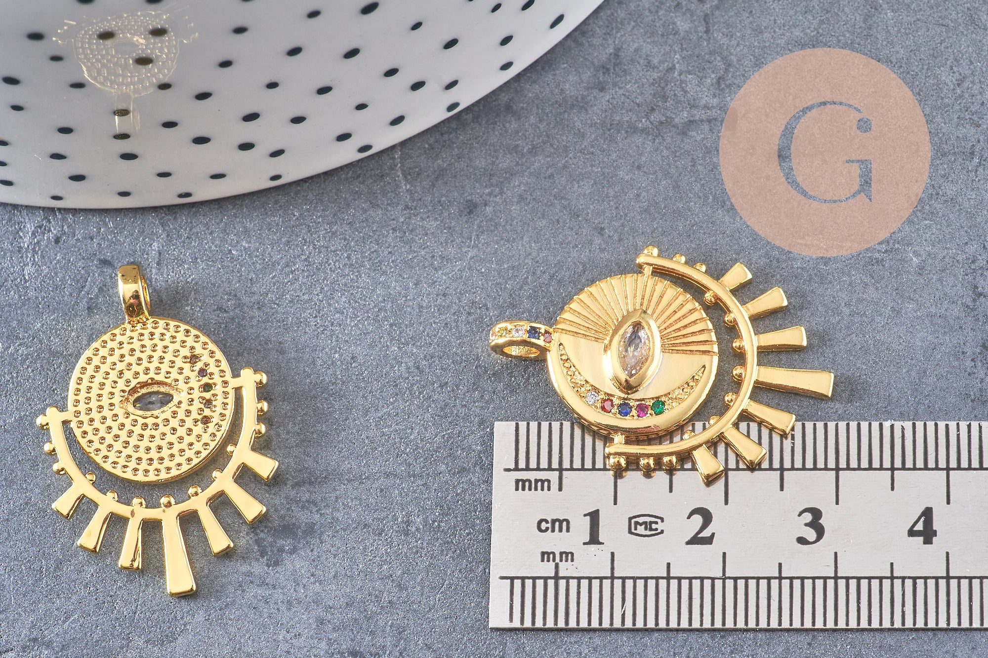 Pendentif médaille ronde oeil laiton doré 18K zircons 31mm, x1 (G4656)