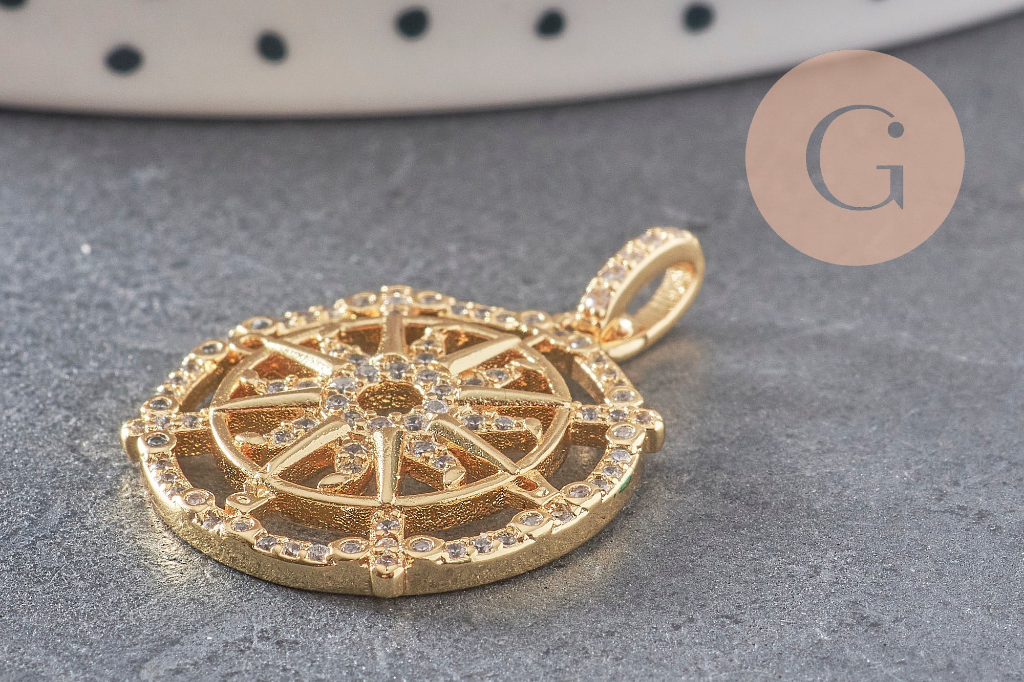 Pendentif médaille ronde soleil boussole laiton doré 18K zircons, un pendentif doré avec cristal pour création bijoux,21mm, x1 (G3552)