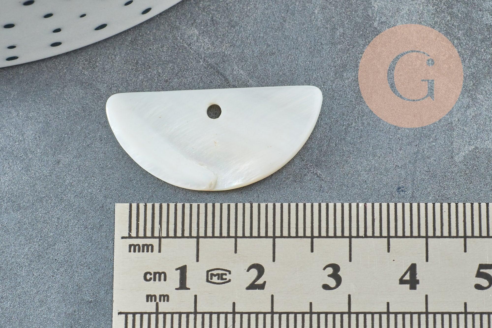 Pendentif nacre blanche naturelle demi-cercle,coquillage blanc, 30mm, x2 (G4151)