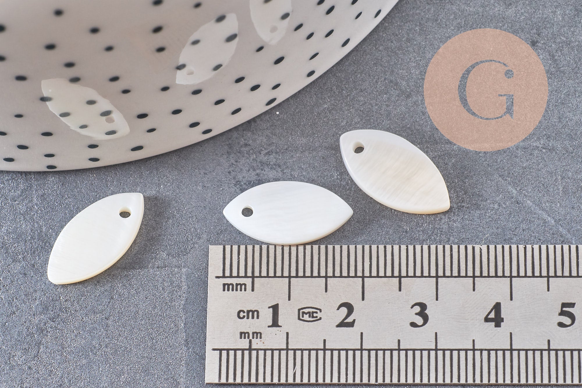 Pendentif navette nacre blanche naturelle perle ovale 18mm, x10 (G10837)
