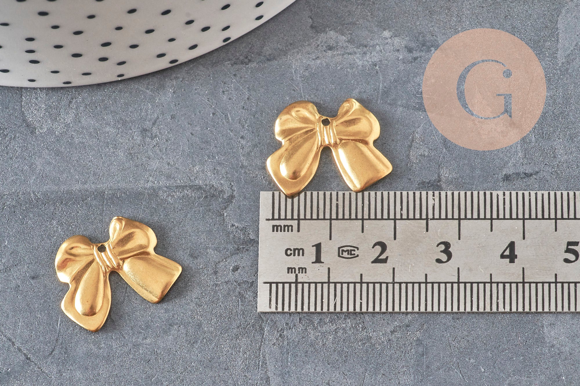 Bow tie pendant raw brass 17mm, x1 (G10167)
