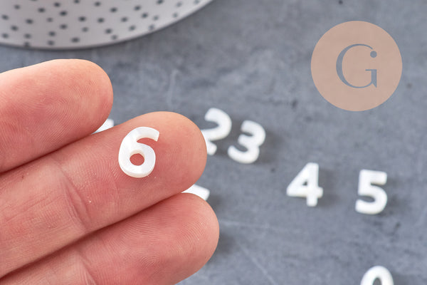 Pendentif numéro nacre naturelle blanche numéro 10mm, x1 (G10835)