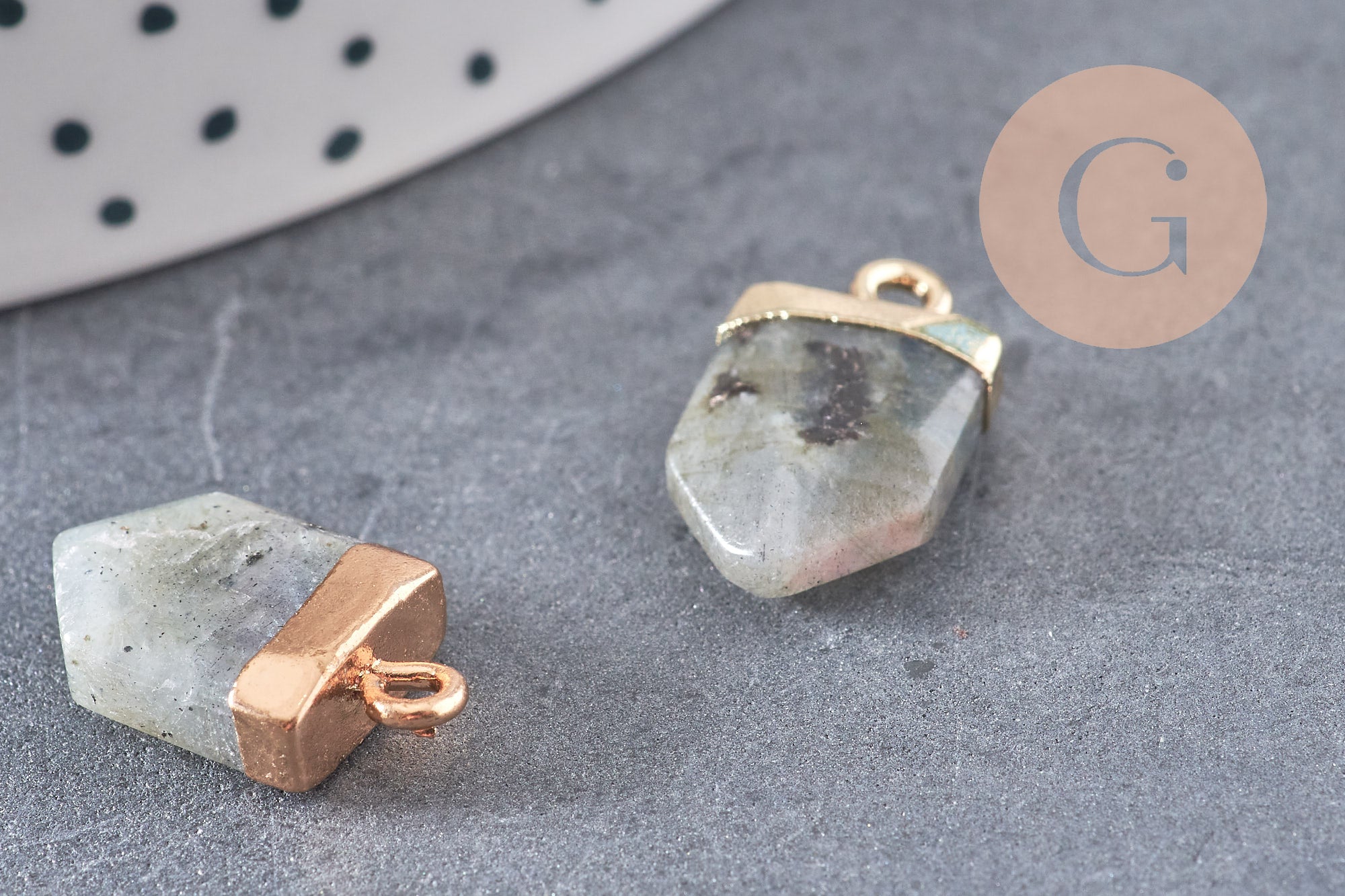 Pendentif pointe labradorite naturelle claire laiton doré 19mm, x1 (G5921)