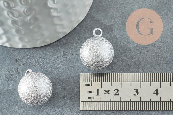 Pendentif rond Bola harmonie carillon en laiton platine sablé 22mm, x1 (G9489)