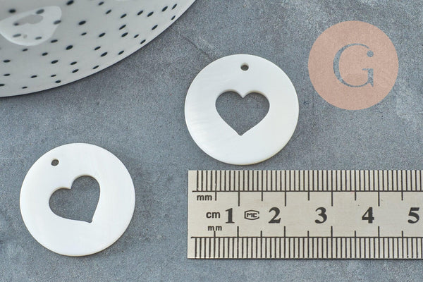 Pendentif rond coeur nacre blanche naturelle 25mm, x2 (G2187)
