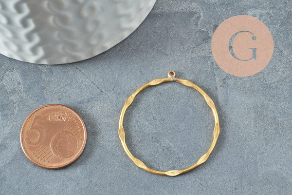 Pendentif rond laiton brut torsadé, Une breloque laiton brut pour créations bijoux laiton,24mm, X2 (G3212)