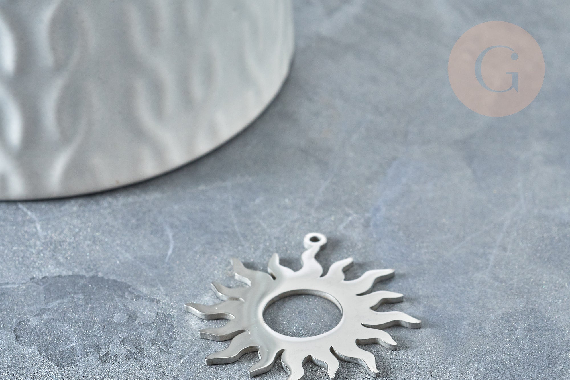 Pendentif soleil argenté acier inoxydable 32.5mm,création bijoux acier inoxydable platine, x1 G7611
