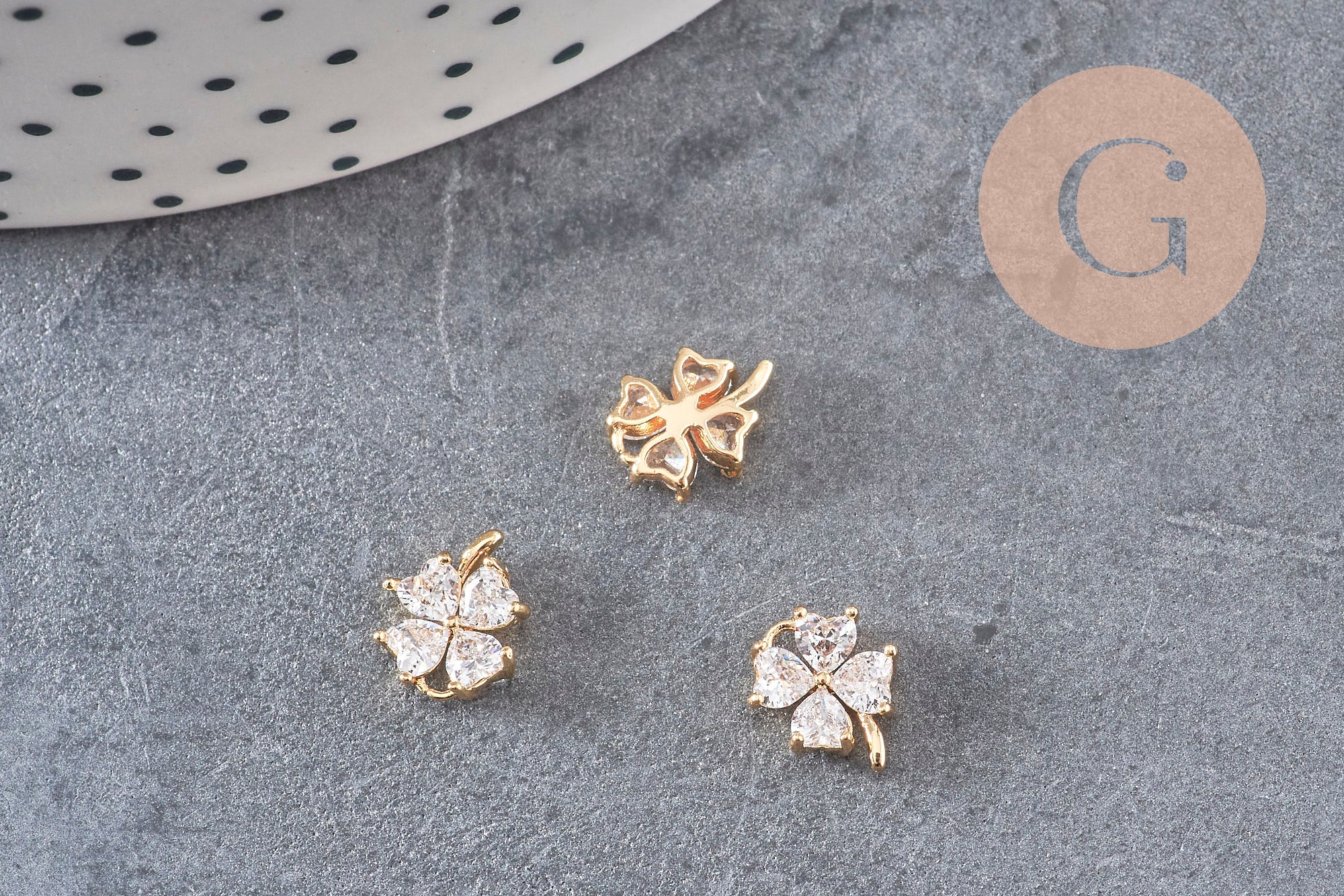 Pendentif trèfle quatre feuilles laiton doré 18K et zircons blancs 9mm, x1 (G4460)