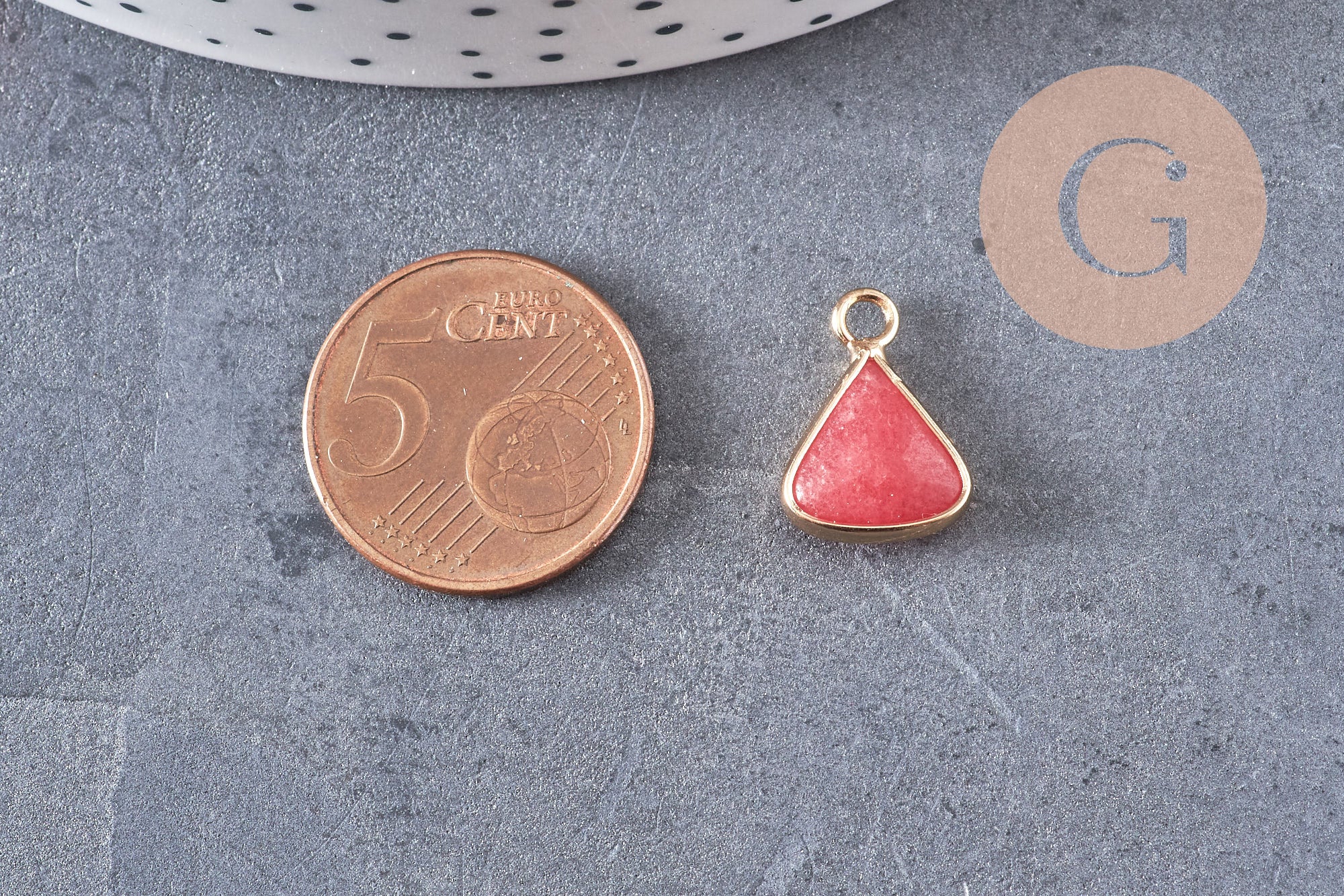 Pendentif triangle jade rouge pendentif bijoux, pendentif pierre,pierre naturelle, jade Naturel,16mm, x1 (G0051)
