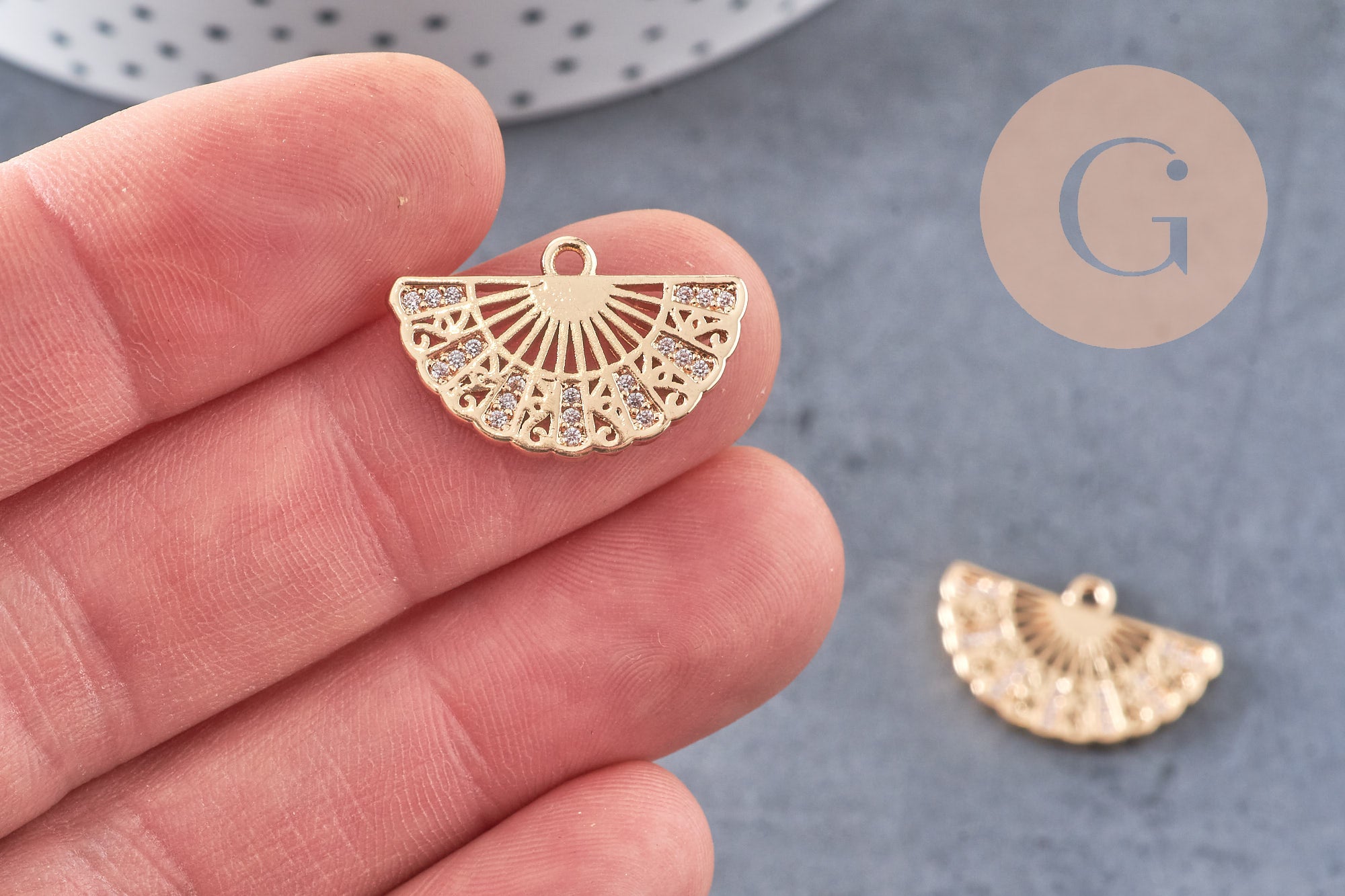 Pendentifs éventail en laiton laiton doré 18K zircon 14mm, un adorable pendentif pour la création de bijoux DIY, x1 (G5980)
