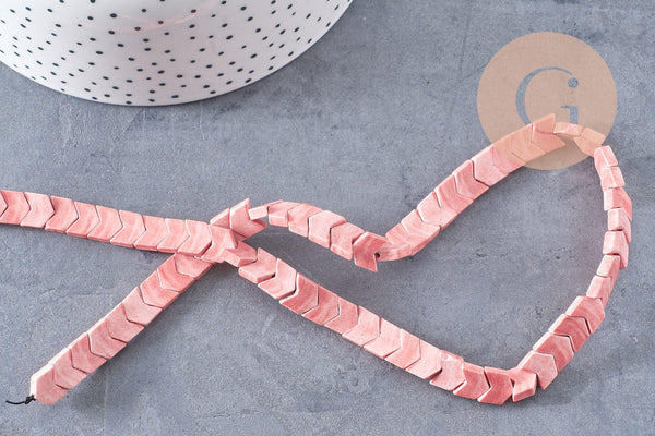 Perle agate naturelle teintée corail rouge forme V 8mm, pierre naturelle, fil de 38cm, x1 (G7068)