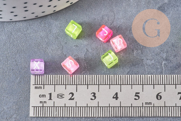 Perle carré Lettre Alphabet plastique multicolore translucide plastique,création bracelet mots,6mm, x 10Gr (G3068)