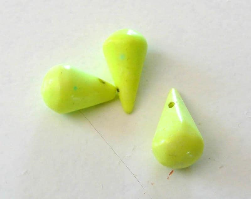 Perle goutte howlite naturel teinté jaune-vert 25mm, perle pierre création bijoux, x5 G2796