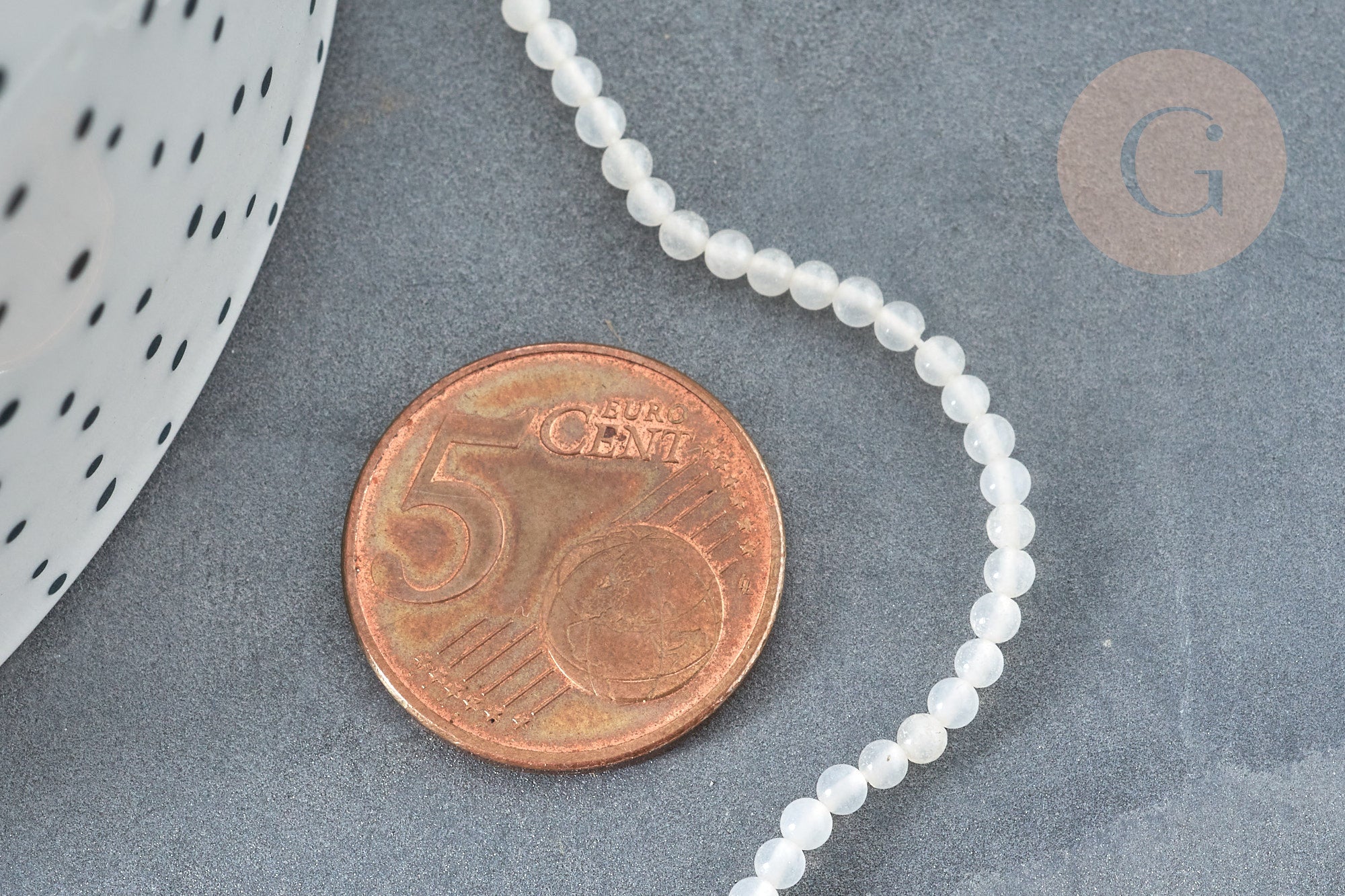 Perle jade blanc naturel ronde 2mm, x1 fil de 41 cm (G7397)