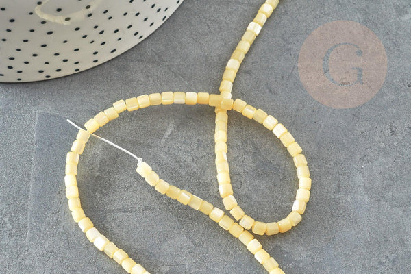 Perle nacre naturelle heishi jaune pastel ,perle coquillage,4x4mm, fil de 20cm, x1 (G9241)