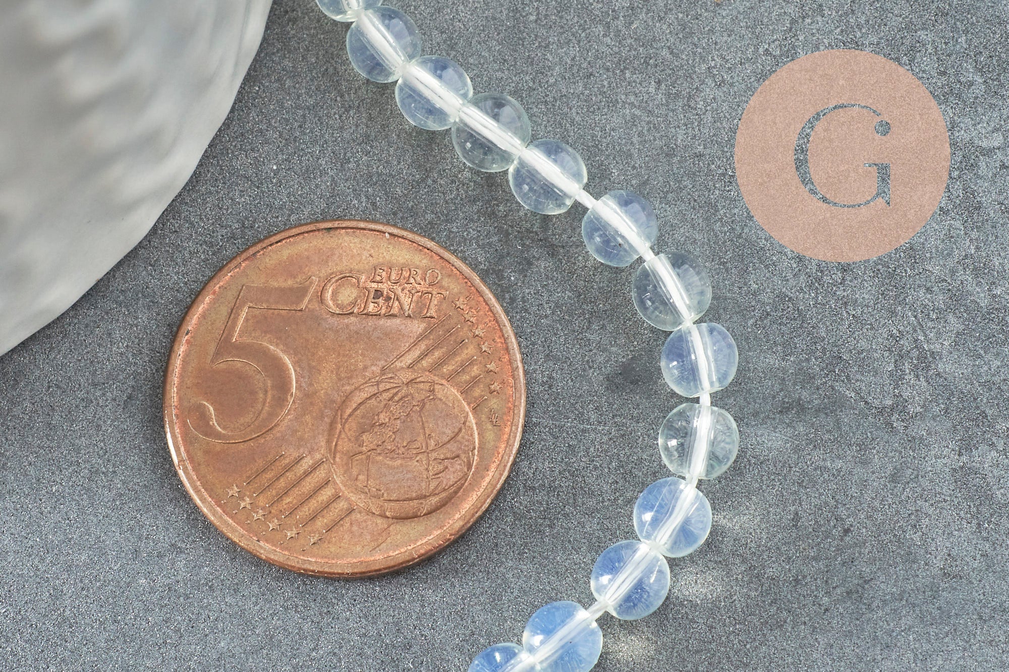 Perle opalite blanche ronde percée 4mm, 1x fil de 39.8cm (G8422)