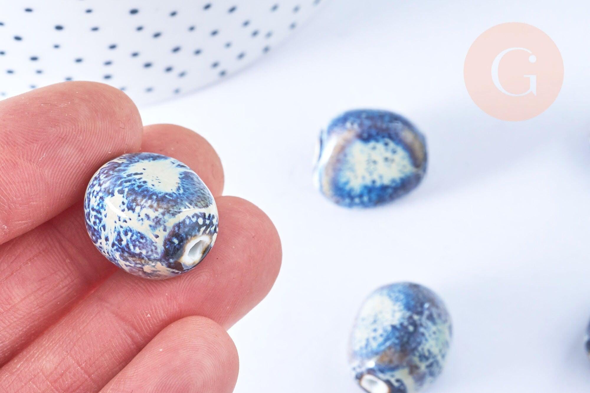 Perle ovale en porcelaine artisanale, des perles en céramique pour des bijoux originaux, 18-21mm, x5 (G5467)